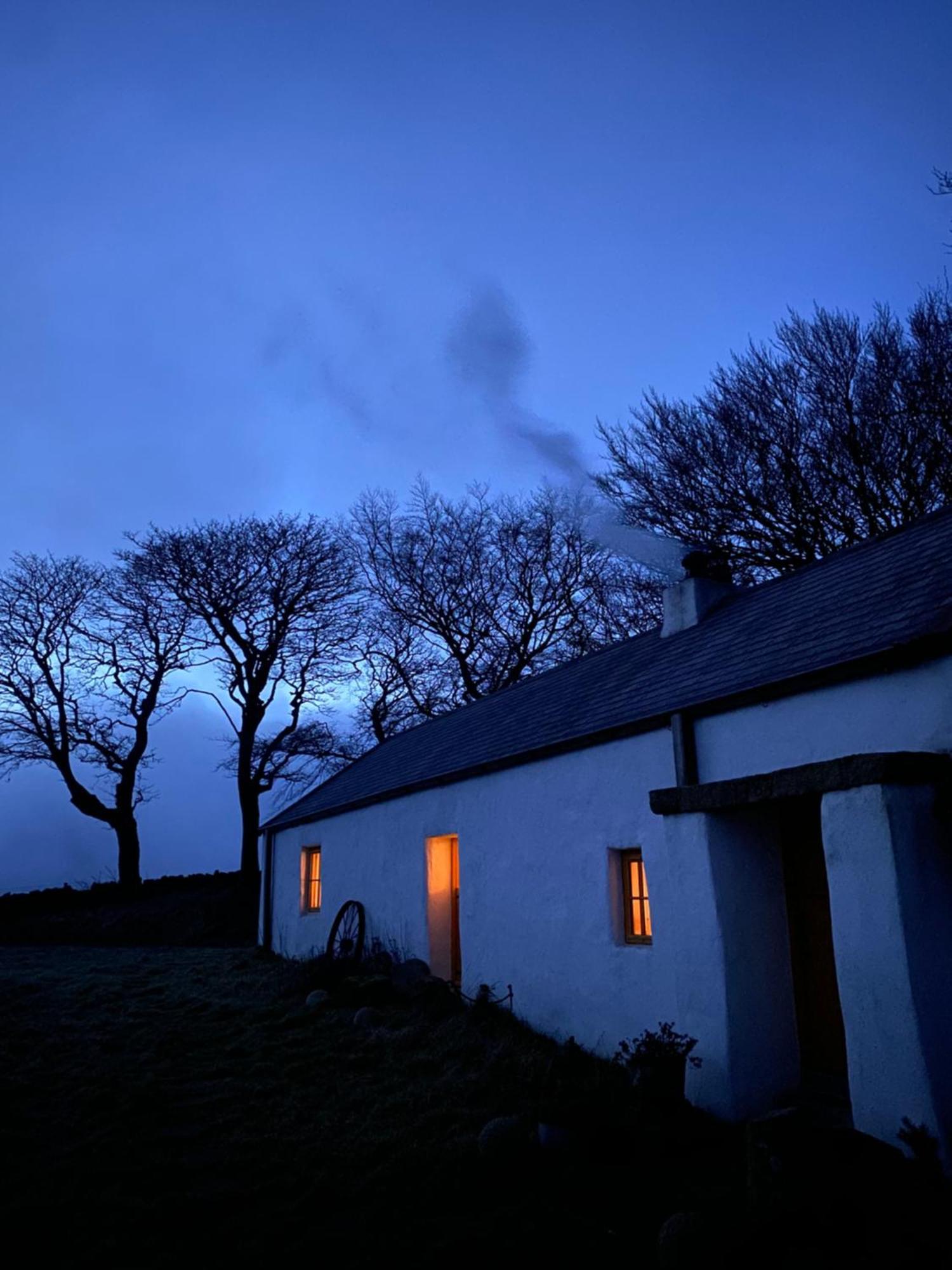 Thistle Thatch Cottage And Hot Tub - Mourne Mountains Newcastle  Esterno foto